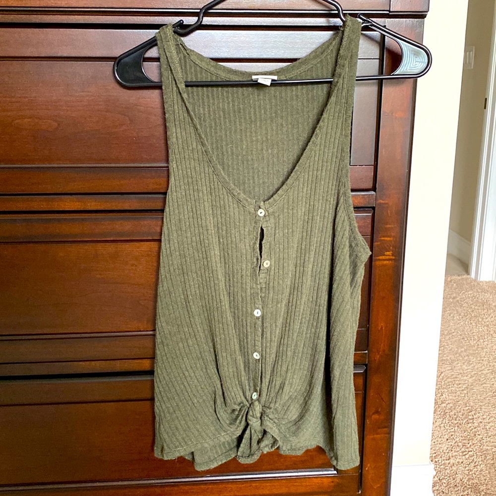Army green tie tank